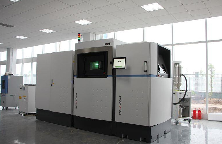 激光選區熔化設備加工鈦合金構件場(chǎng)景